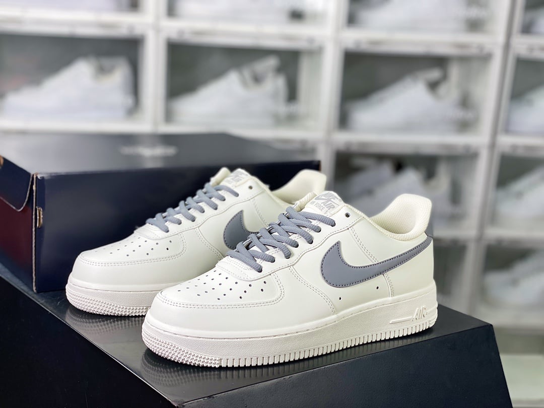 Nike Leather Creme e Cinza