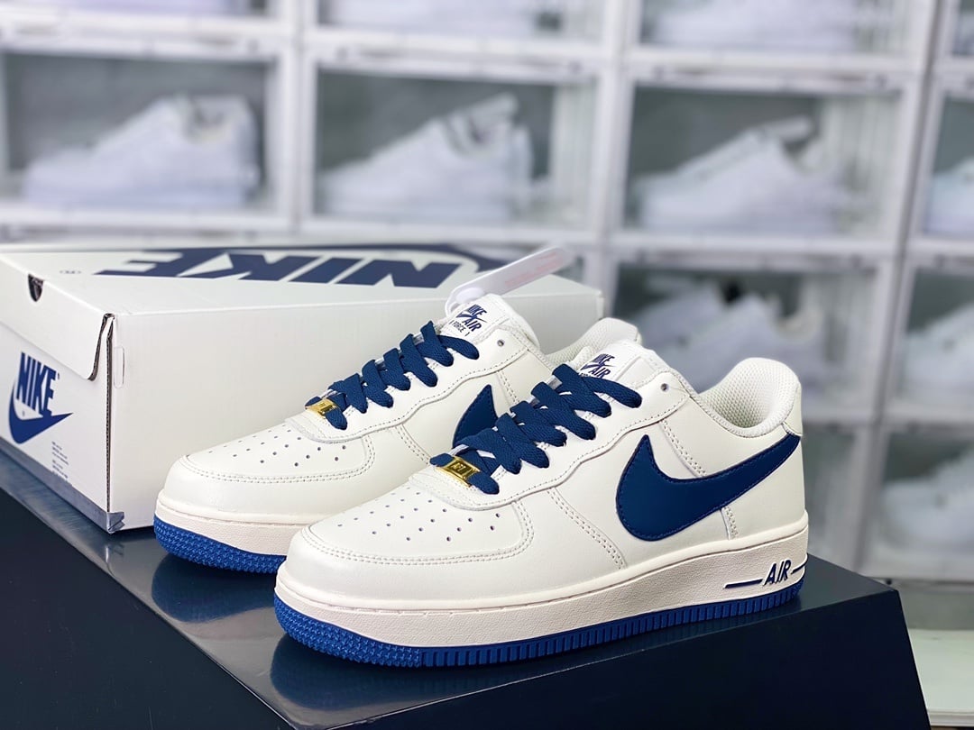 Nike Leather Creme e Azul Marinho Hook