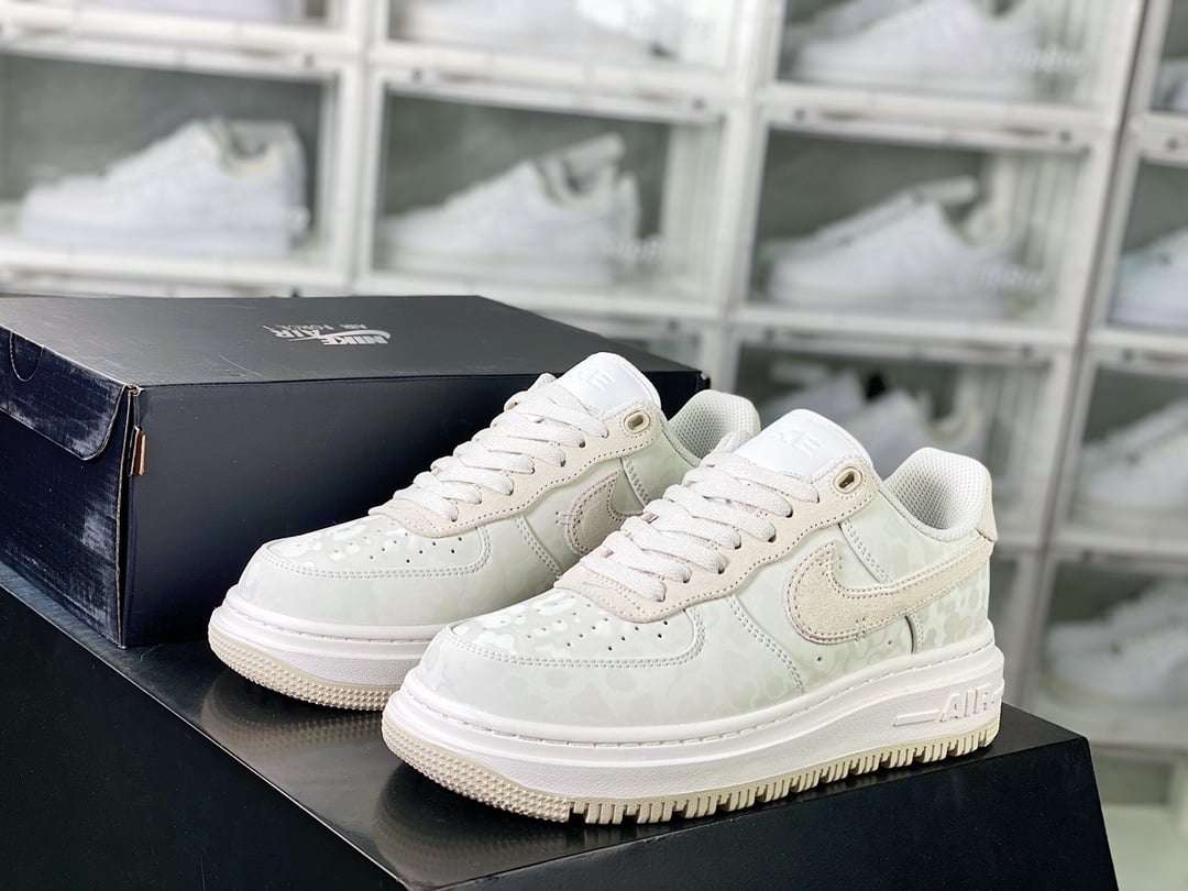 Nike Leather Creme e Branco Leopardo