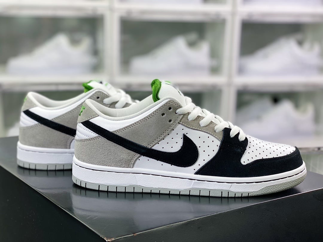 NK Dunk Low Preto, Cinza e Branco em Pelo