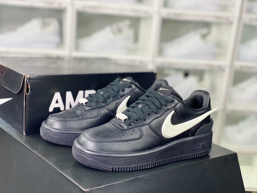 Nike Collab Preto e Branco Large Hook
