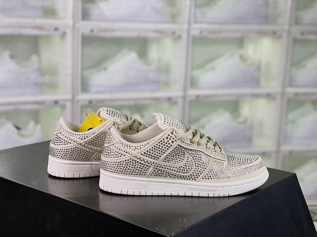 NK Dunk Low Flash Diamante Prata e Branco