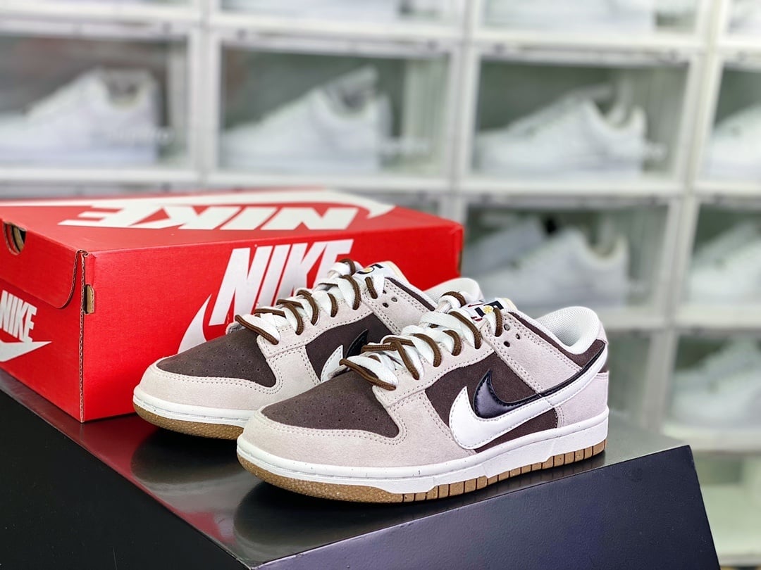 NK Dunk Low Camurça Cinza Claro, Marrom Escuro, Preto e Branco Duplo Gancho