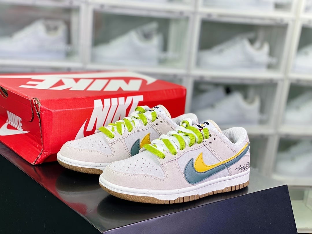 NK Dunk Low Camurça Cinza Claro e Amarelo Duplo Gancho
