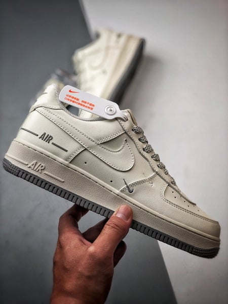 Air Force 1 '07 Low Creme e Cinzento - Vista 4