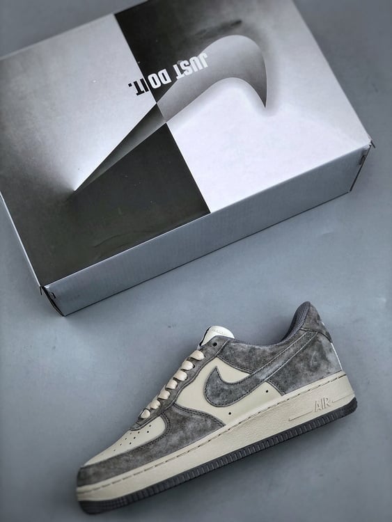 Stussy x Nike Air Force 1 Low 07 Cinza - Vista 3