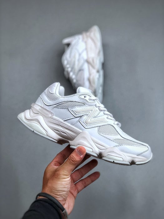 New Balance 9060 “Triple White” - Vista 3