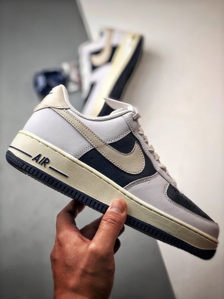 Air Force 1 '07 Low Bege Azul - Vista 3