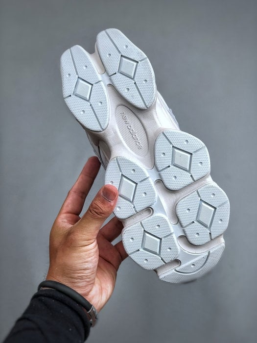 New Balance 9060 “Triple White” - Vista 5