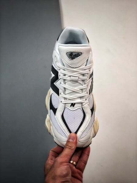 NB 9060 Branco e Preto - Vista 2