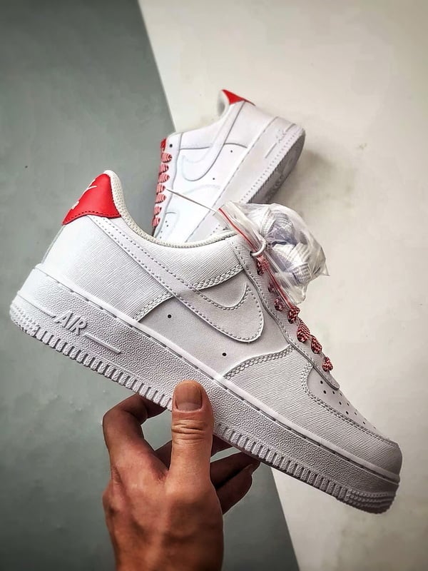 Air Force 1 '07 Low Branco e Vermelho - Vista 4