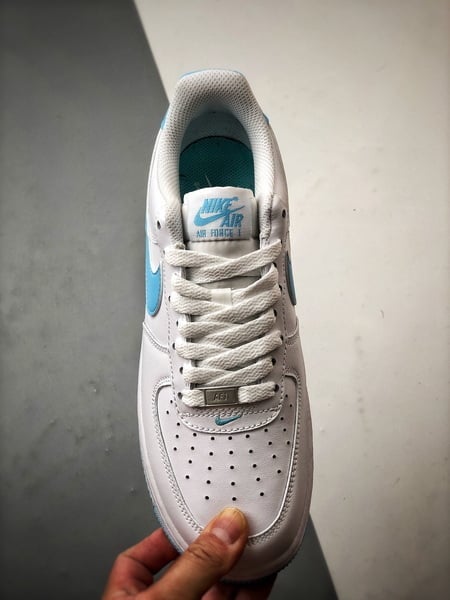 Air Force 1 07 Low Branco e Azul - Vista 2