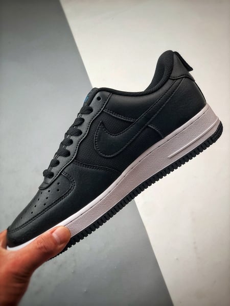 Air Force 1 '07 Low Preto, Branco e Azul - Vista 5
