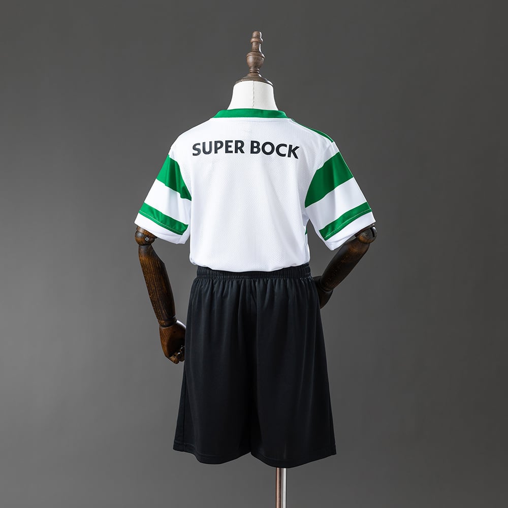 Kit Criança Sporting Principal 2025/26 - Vista 2