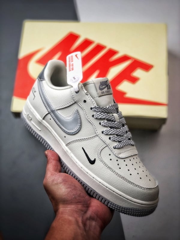 A-COLD-WALL* x Air Force 1 Low Creme e Cinzento