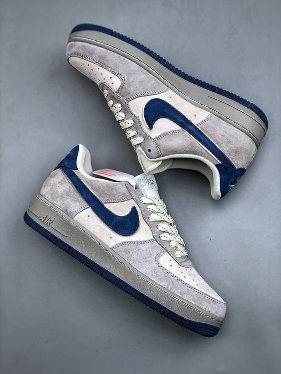 AKIRA x Nike Air Force 1 Low ’07 Cinzento Azul Camurça Estrela - Vista 2