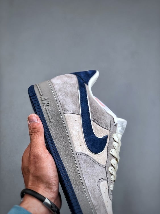 AKIRA x Nike Air Force 1 Low ’07 Cinzento Azul Camurça Estrela - Vista 4