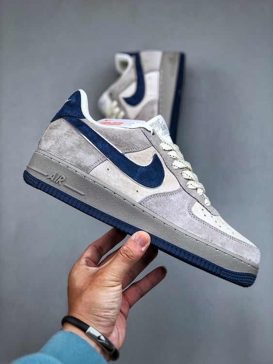 AKIRA x Nike Air Force 1 Low ’07 Cinzento Azul Camurça Estrela - Vista 6