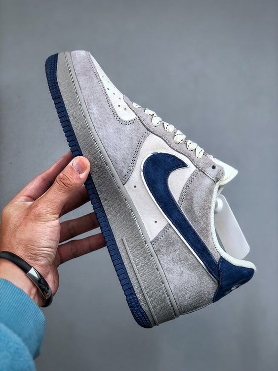 AKIRA x Nike Air Force 1 Low ’07 Cinzento Azul Camurça Estrela - Vista 8