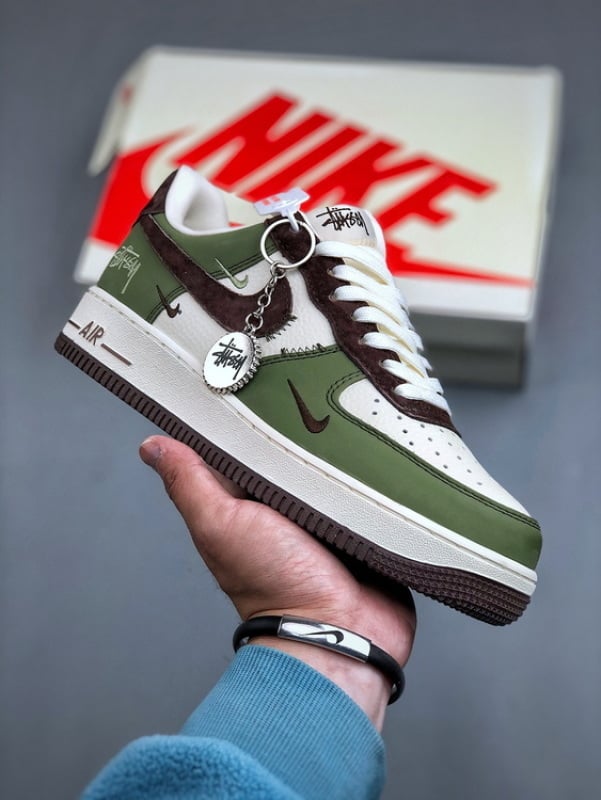 Air Force 1 '07 Low Stüssy Verde e Castanho - Vista 1