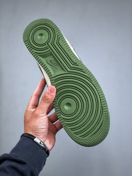 Air Force 1 '07 Low Stüssy Verde e Castanho Claro - Vista 3