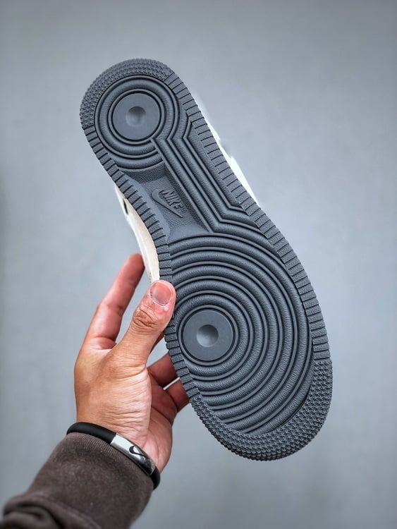 Nike Air Force 1 Low Supreme - Vista 3