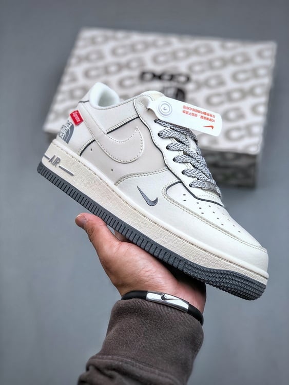 Nike Air Force 1 Low Supreme - Vista 1