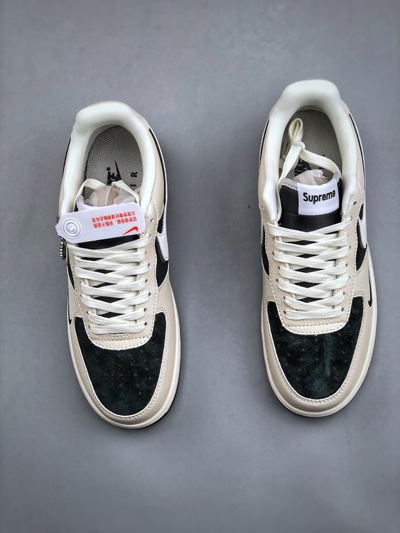 Air Force 1 '07 Low Supreme Bege e Preto com Gancho Duplo - Vista 6