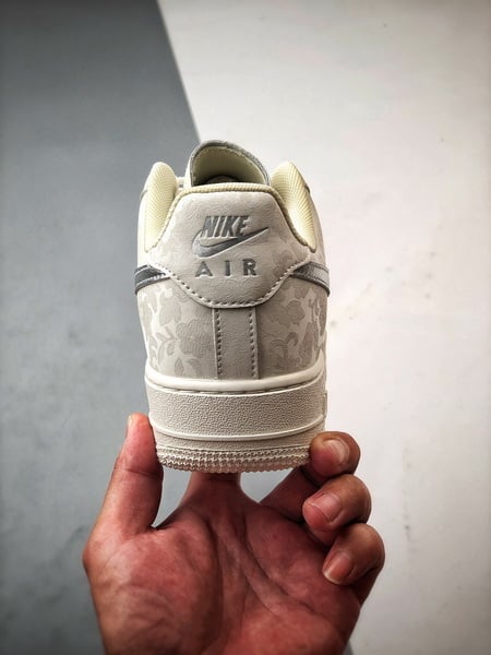 Air Force 1 '07 Low Yun Jinduan Off-White e Prata - Vista 3