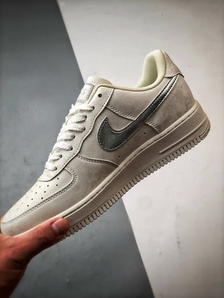 Air Force 1 '07 Low Yun Jinduan Off-White e Prata - Vista 5