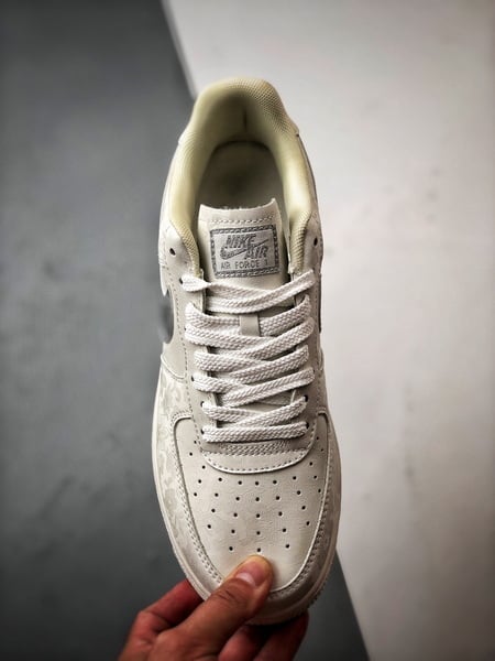Air Force 1 '07 Low Yun Jinduan Off-White e Prata - Vista 9