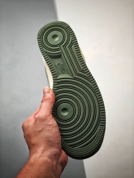 Air Force 1 '07 Low Verde Escuro Reflexo - Vista 4