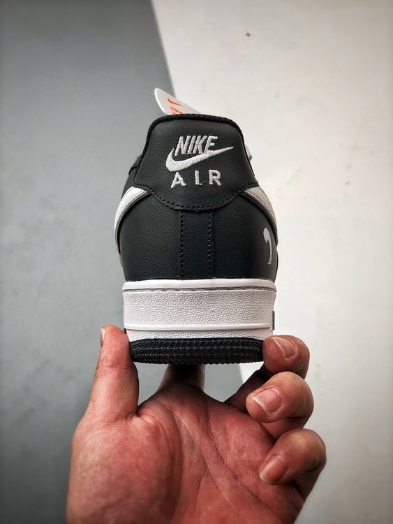 Air Force 1 '07 Low Lanting Preto e Branco - Vista 3