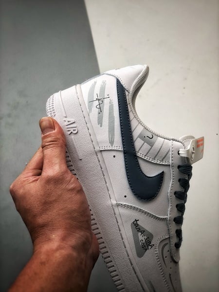 Air Force 1 '07 Low Função Graffiti Branco e Azul - Vista 2