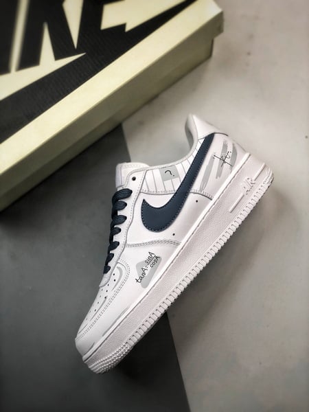 Air Force 1 '07 Low Função Graffiti Branco e Azul - Vista 8