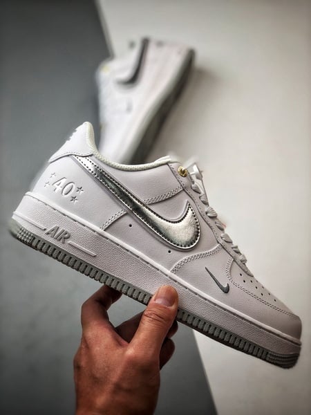 Air Force 1 '07 Low Aniversário Branco Prateado - Vista 8