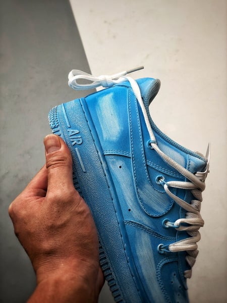 Air Force 1 '07 Low Pintura Azul e Branca com Cadarços - Vista 2