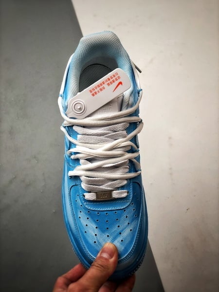 Air Force 1 '07 Low Pintura Azul e Branca com Cadarços - Vista 9