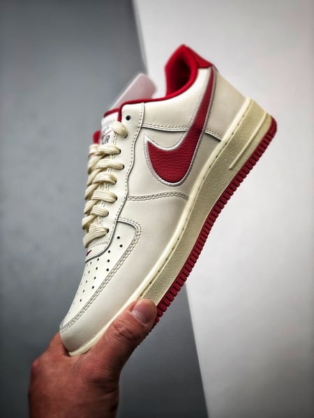 Air Force 1 '07 Low Retro Branco e Vermelho - Vista 5