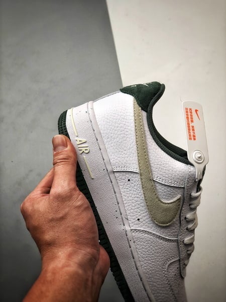 Air Force 1 '07 Low Retro Branco e Verde - Vista 2