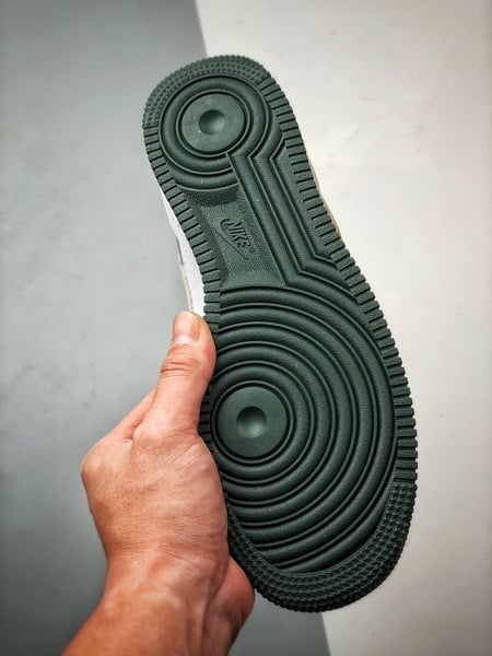 Air Force 1 '07 Low Retro Branco e Verde - Vista 4