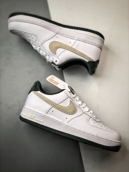 Air Force 1 '07 Low Retro Branco e Verde - Vista 6