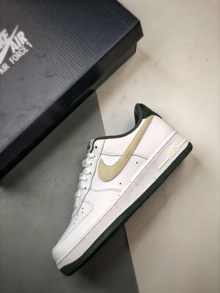Air Force 1 '07 Low Retro Branco e Verde - Vista 8