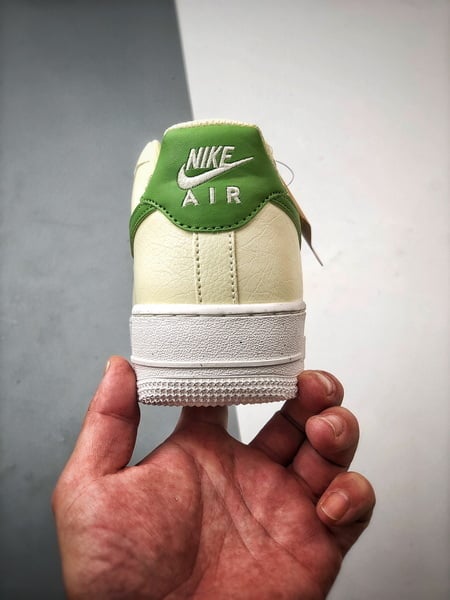 Air Force 1 '07 Low Creme e Verde - Vista 3