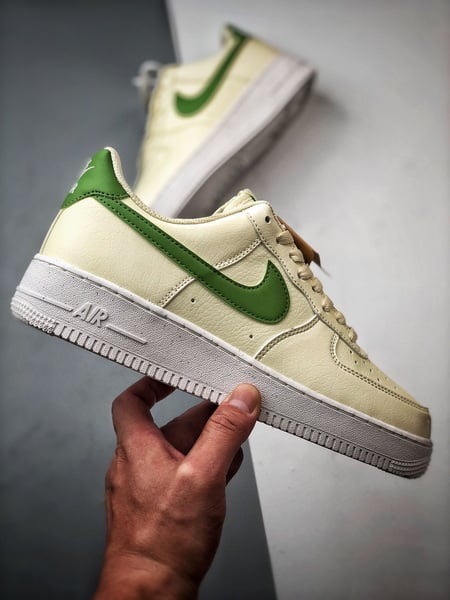 Air Force 1 '07 Low Creme e Verde - Vista 7