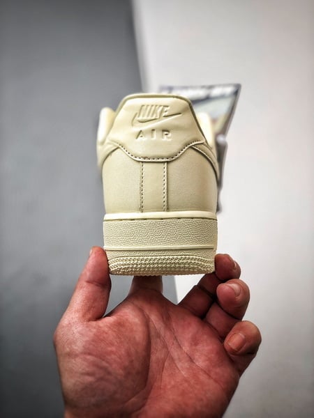 Air Force 1 '07 Low Creme e Amarelo Claro - Vista 3