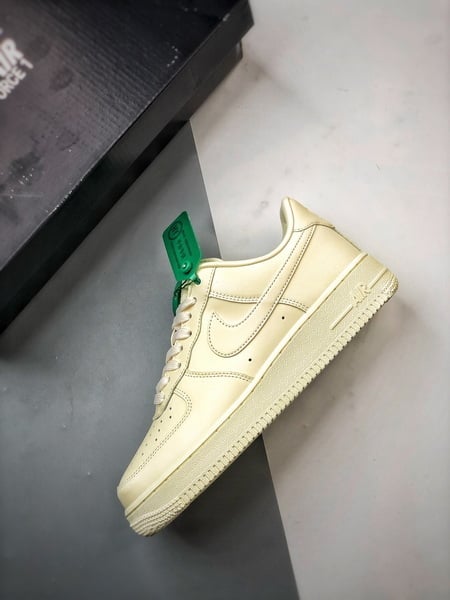 Air Force 1 '07 Low Creme e Amarelo Claro - Vista 8