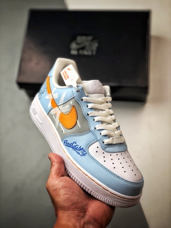 Air Force 1 '07 Low Urso Branco, Azul e Laranja