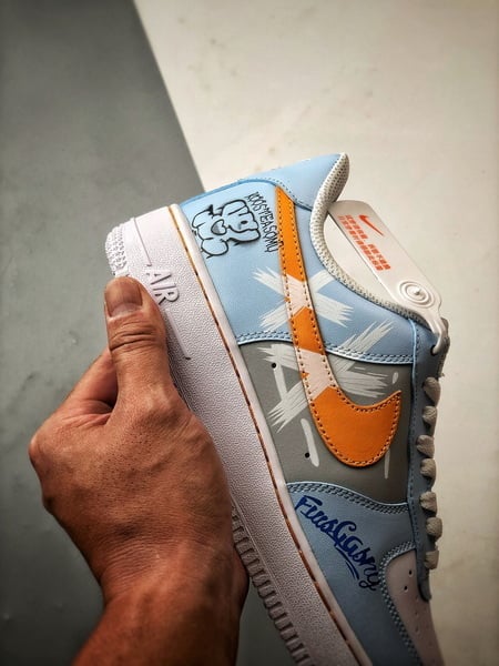 Air Force 1 '07 Low Urso Branco, Azul e Laranja - Vista 2