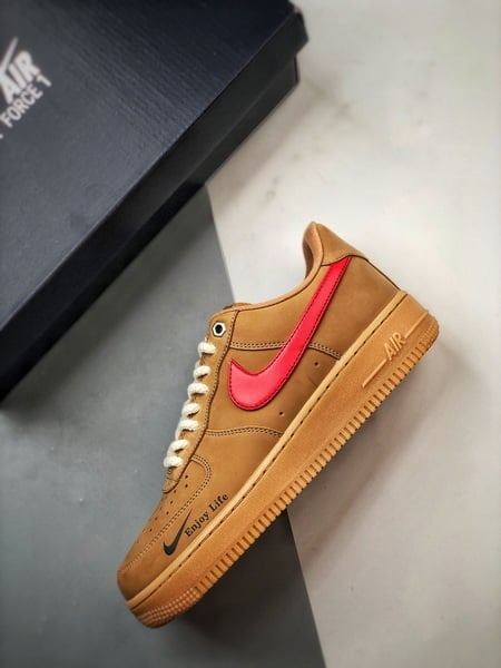 Air Force 1 '07 Low Trigo Marrom e Vermelho - Vista 8